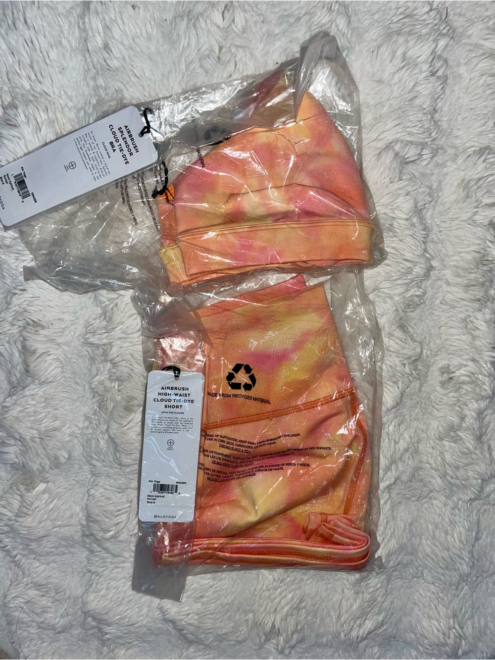 ✨‼️FLASH ☀️ SALE⚡️ NWT Alo Yoga Airbrush Cloud Tie Dye Bra & Shorts 🌅 Set - Picture 2 of 4
